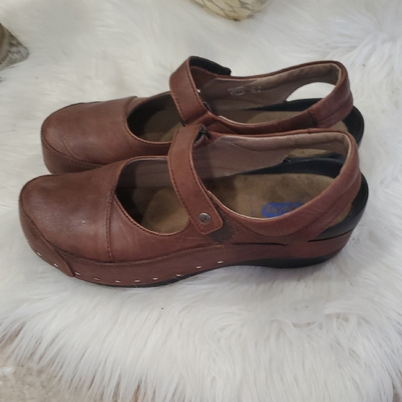 Wolky Brown Comfort Leather Clogs - Picture 2 of 12